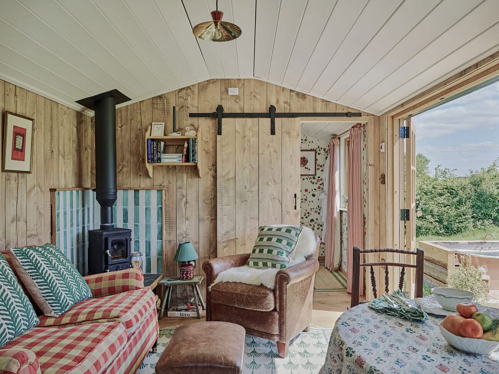 Thornfalcon Vine Hut4 1296x971